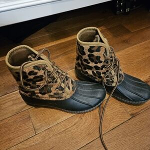 Womens leopard duck boots